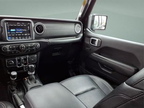 Used 2020 Jeep Wrangler Unlimited Sahara w/ Uconnect 4C Nav & Sound Group AWD/4WD image 18