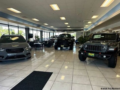 Used 2024 Jeep Compass Latitude image 26