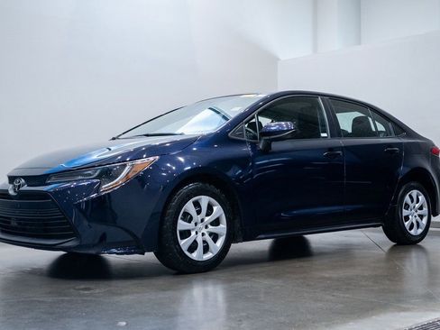 Used 2024 Toyota Corolla LE image 3
