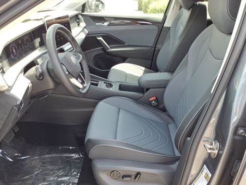 New 2026 Volkswagen Tiguan SE AWD/4WD image 11