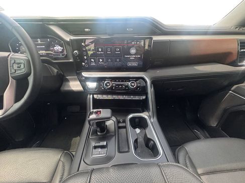 Used 2025 GMC Sierra 1500 Denali AWD/4WD image 13