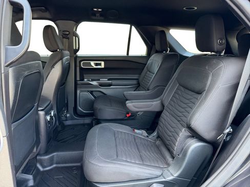 Used 2020 Ford Explorer XLT w/ Comfort Package RWD image 19