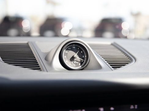 Certified 2025 Porsche Macan image 14