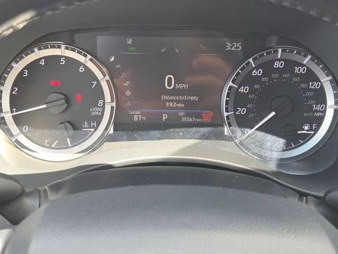 Used 2024 Toyota Highlander XLE AWD/4WD image 34