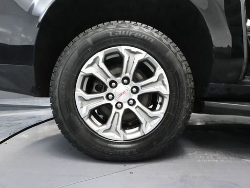 Used 2024 GMC Yukon XL SLE image 14