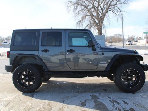 Used 2018 Jeep Wrangler Unlimited Sport S image 3
