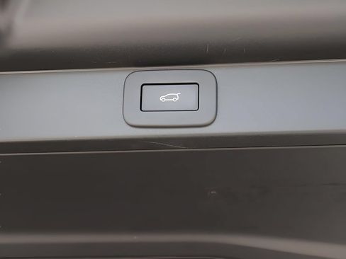 Used 2025 Land Rover Range Rover Long Wheelbase SE AWD/4WD image 16