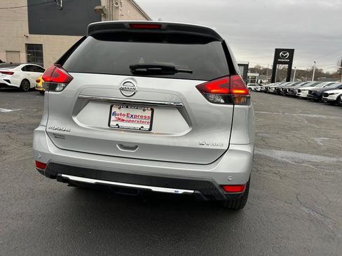 Used 2020 Nissan Rogue SV image 4