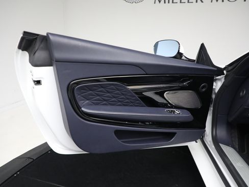Used 2024 Aston Martin DB12 Convertible image 24