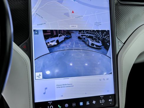 Used 2018 Tesla Model X 75D image 32