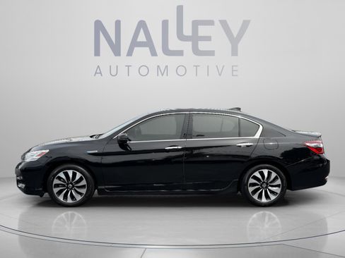 Used 2017 Honda Accord Touring image 2