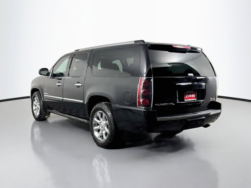 Used 2013 GMC Yukon XL Denali RWD image 3