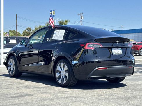 Used 2021 Tesla Model Y 2WD image 7