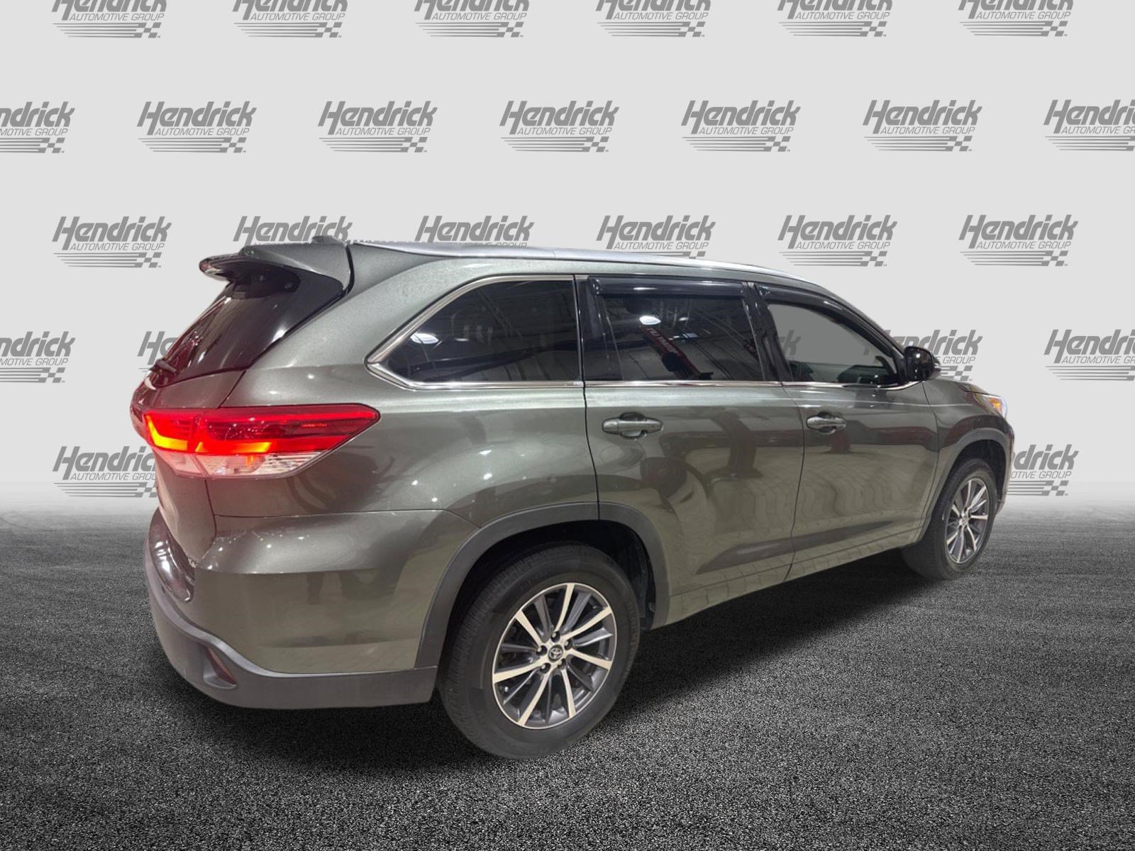 Used 2018 Toyota Highlander XLE FWD image 6