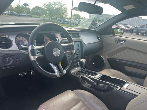 Used 2010 Ford Mustang Premium image 6