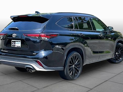 Used 2024 Toyota Highlander XSE FWD image 13