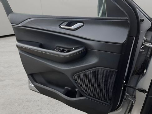 Used 2023 Jeep Grand Cherokee L Laredo image 18