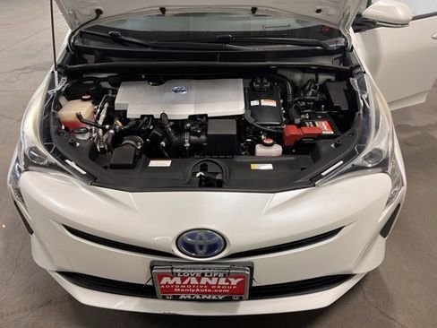 Used 2016 Toyota Prius Four image 9