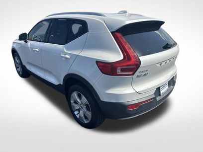 Used 2022 Volvo XC40 T4 Momentum