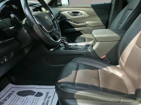 Used 2022 Chevrolet Traverse LT AWD/4WD image 9