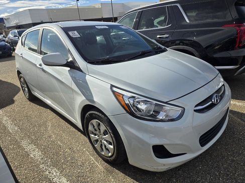 Used 2017 Hyundai Accent SE image 5
