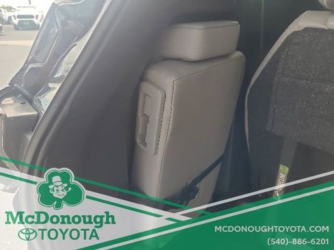 Certified 2025 Toyota Sienna XLE FWD image 11
