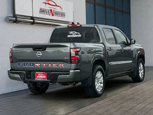 Used 2022 Nissan Frontier SV w/ Technology Package image 4