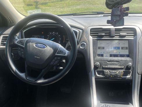 Used 2020 Ford Fusion SE FWD image 11
