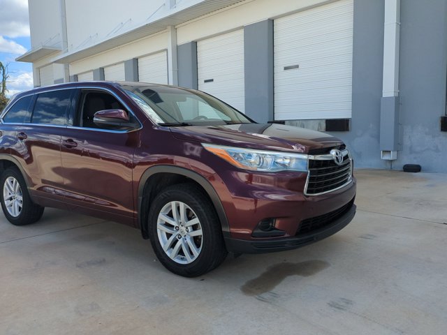 Used 2015 Toyota Highlander LE AWD/4WD image 3