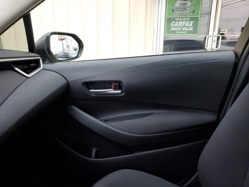 Used 2020 Toyota Corolla LE image 29