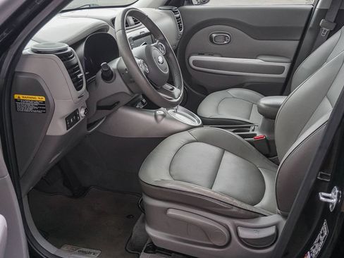 Used 2017 Kia Soul EV + w/ Sun & Fun Package FWD image 18