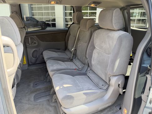 Used 2007 Toyota Sienna CE FWD image 6