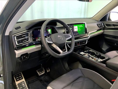 Used 2024 Volkswagen Atlas Peak Edition SE image 14