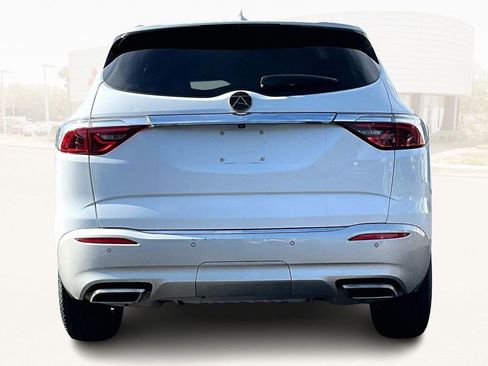 Used 2023 Buick Enclave Essence image 5