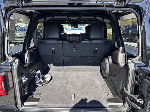 Used 2025 Jeep Wrangler Unlimited Rubicon w/ Technology Group image 34