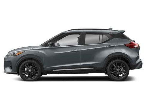 Used 2024 Nissan Kicks SR w/ SR Premium Package FWD image 3