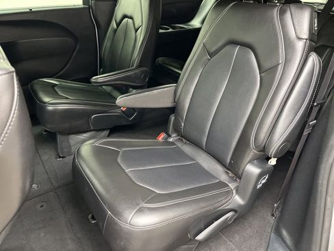 Used 2025 Chrysler Pacifica Select FWD image 20