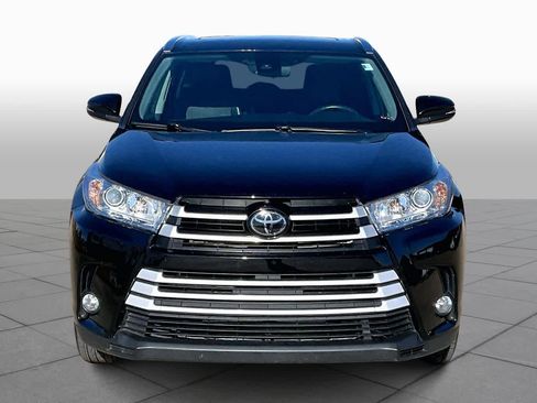 Used 2018 Toyota Highlander XLE image 3