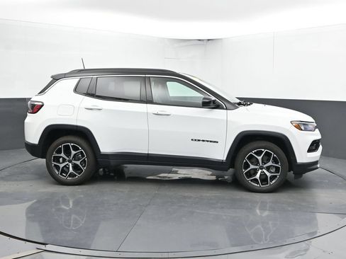 Used 2025 Jeep Compass Limited AWD/4WD image 4