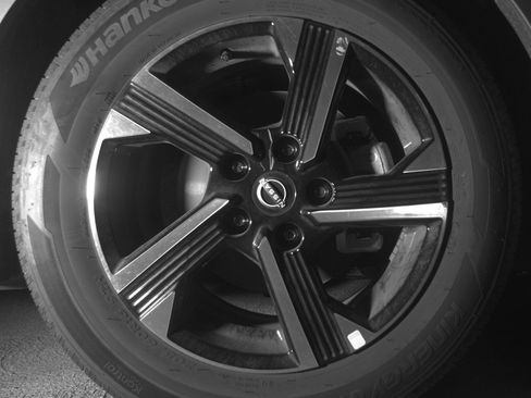 Used 2025 Nissan Sentra SV FWD image 13
