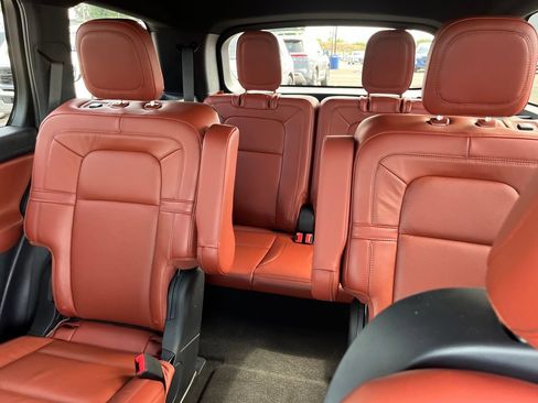 Used 2025 Lincoln Aviator Reserve w/ Jet Appearance Package AWD/4WD image 13