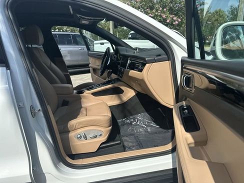 Used 2020 Porsche Macan AWD/4WD image 29