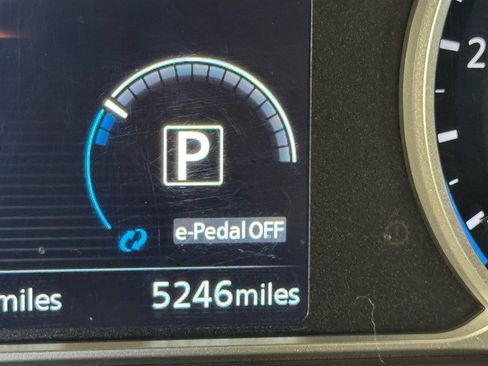 Used 2024 Nissan Leaf S image 16