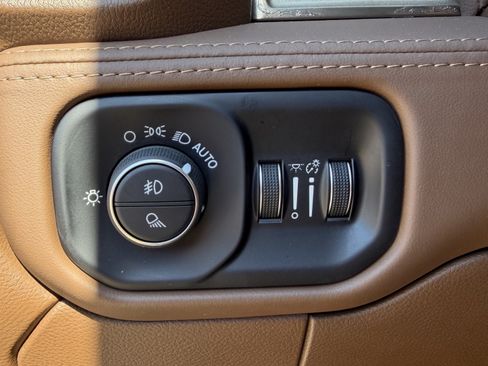 Used 2024 RAM 3500 Limited w/ Safety Group AWD/4WD image 25