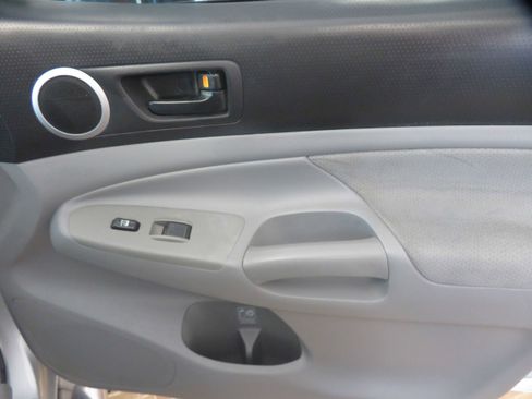 Used 2010 Toyota Tacoma PreRunner image 25