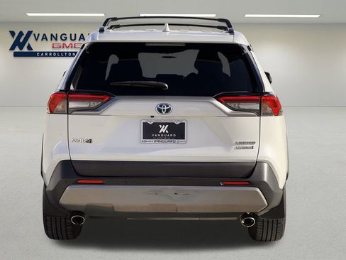 Used 2020 Toyota RAV4 Limited image 4