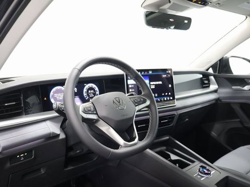 New 2025 Volkswagen Tiguan SE image 15