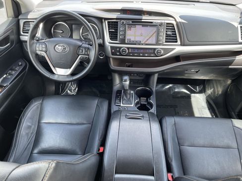 Used 2018 Toyota Highlander XLE image 26