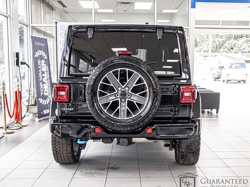Used 2024 Jeep Wrangler High Altitude AWD/4WD image 13