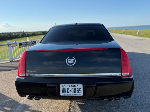 Used 2008 Cadillac DTS w/ Sun And Sound Package FWD image 6